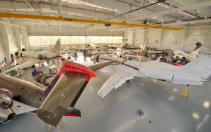 hangar-aircraft-components-maintenance-airplanes